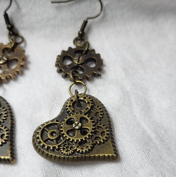 Steam punk heart earrings - Picture 2 of 4